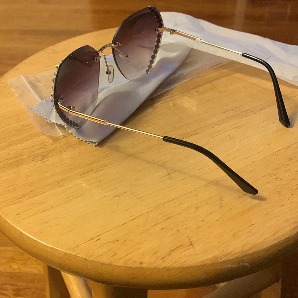 Sunglasses - Picture 3 of 5